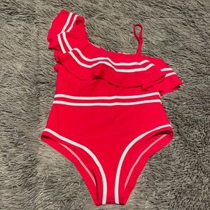 Cute one piece swim suit ❤️ very flattering on!
